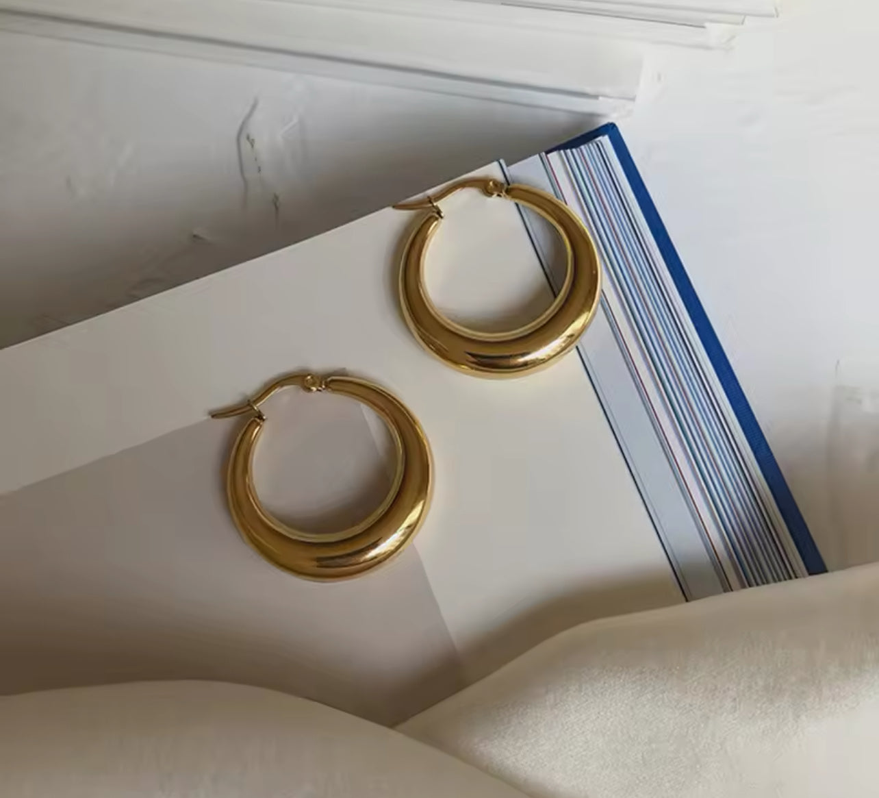 Classic Gold Hoop-M