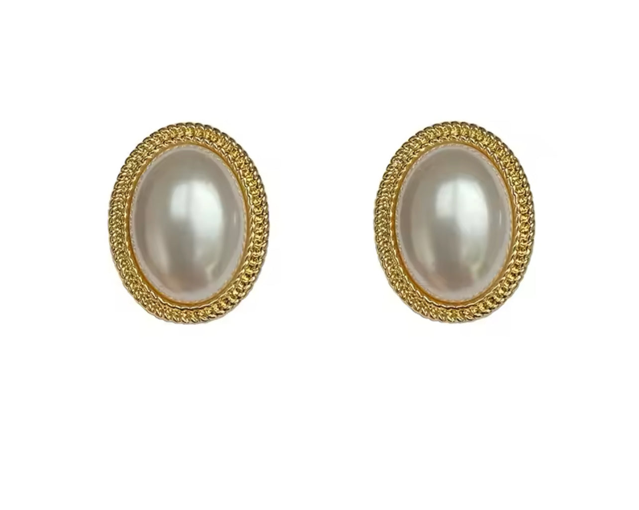 Classic Pearl Stud
