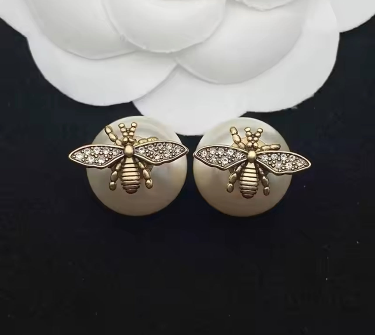 Crstal Bee Pearl Studs