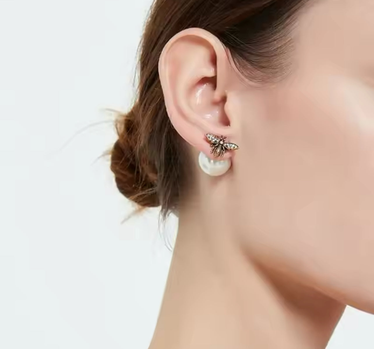 Crstal Bee Pearl Studs