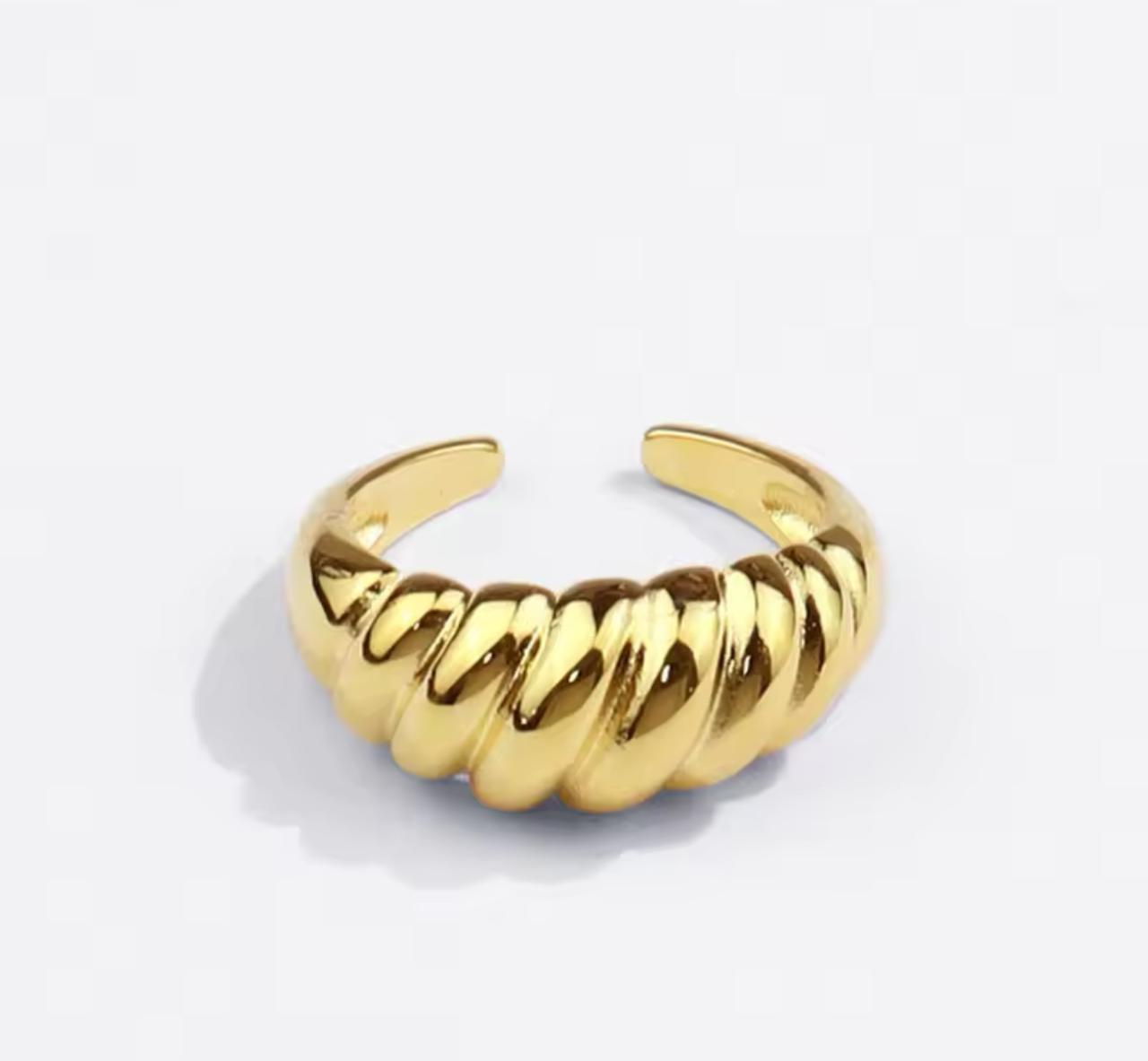Luxe Twist Gold Band - Adjustable