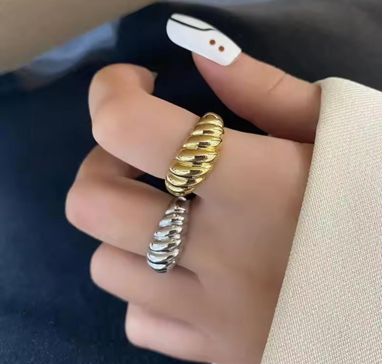 Luxe Twist Gold Band - Adjustable