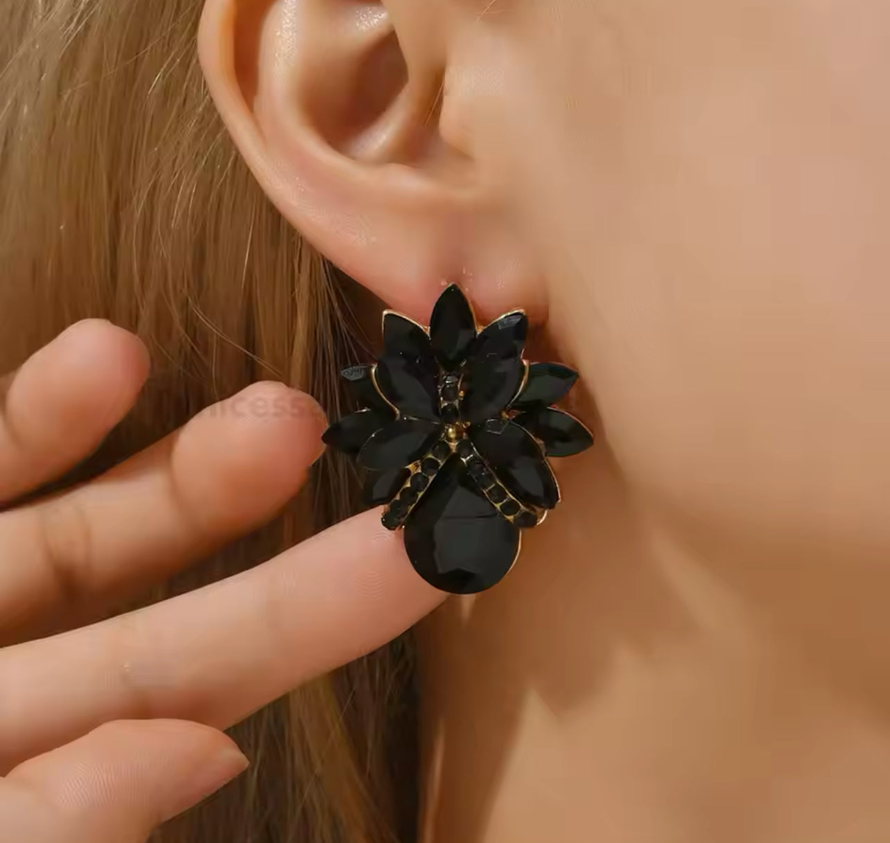 Noir Petal