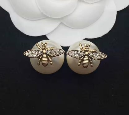 Crstal Bee Pearl Studs